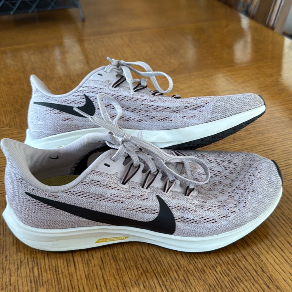 WOMEN’S NIKE PEGASUS 36 SIZE 8.5 RUNNING SHOES